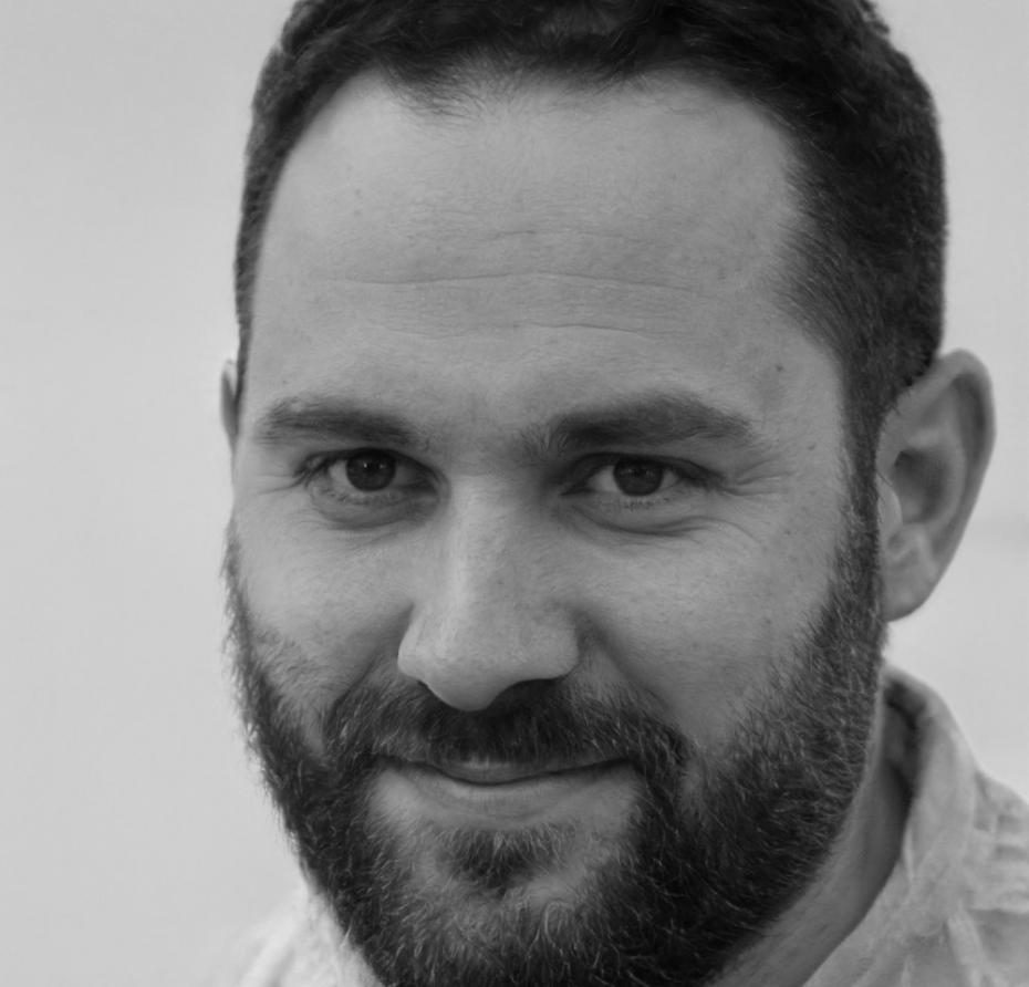 Retrato profesional de Miguel Castellanos